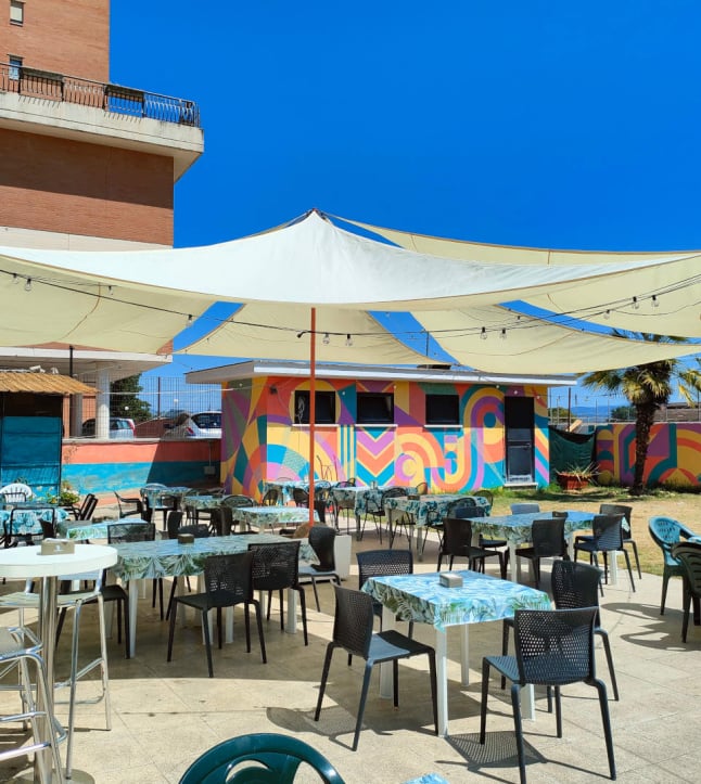 visiby allestimento esterno Francy Arena Bar dopo lavoro Orte vele terrazza murales